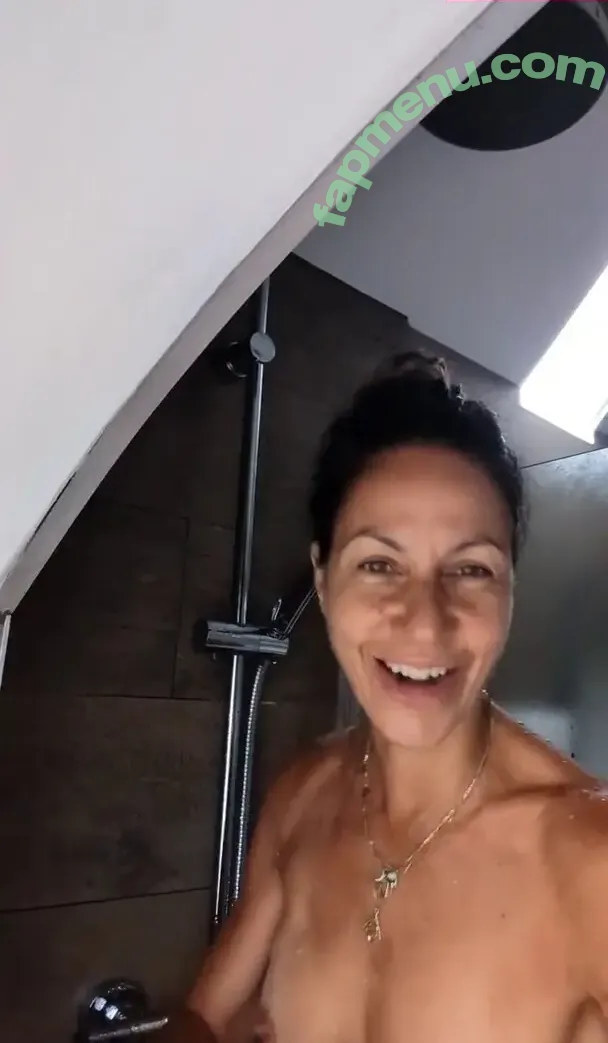 Julia Bradbury nude photo #0034 (Showing Breasts / therealjuliabradbury)