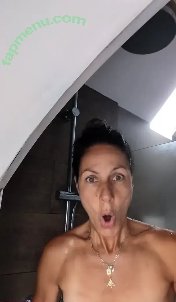 Julia Bradbury nude photo #0036 (Showing Breasts / therealjuliabradbury)