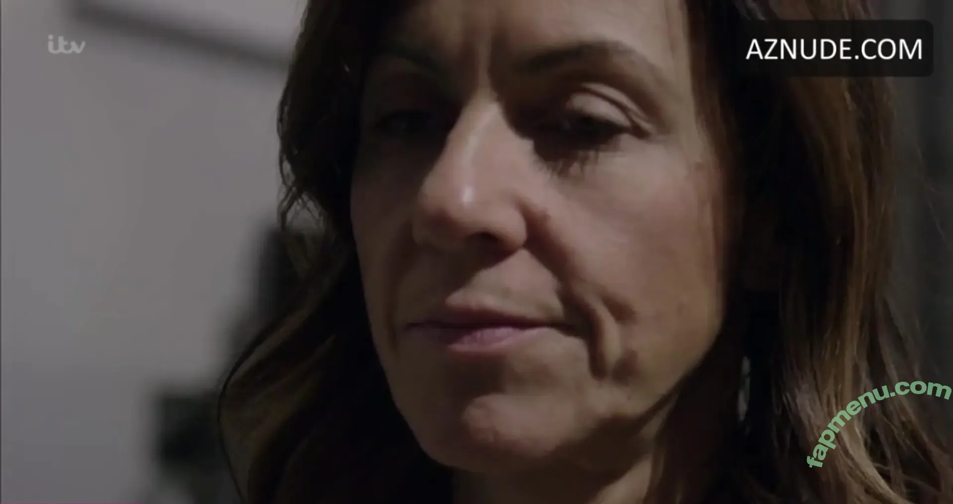 Julia Bradbury nude photo #0037 (Showing Breasts / therealjuliabradbury)