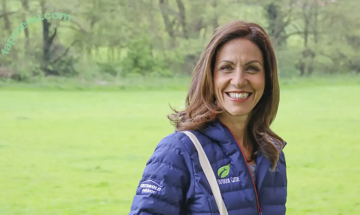 Julia Bradbury nude photo #0052 (Showing Breasts / therealjuliabradbury)