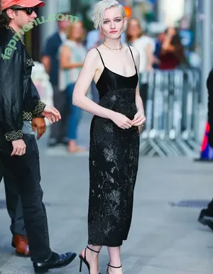 Julia Garner / juliagarnerofficial / ztyg_29 nude photo #0271