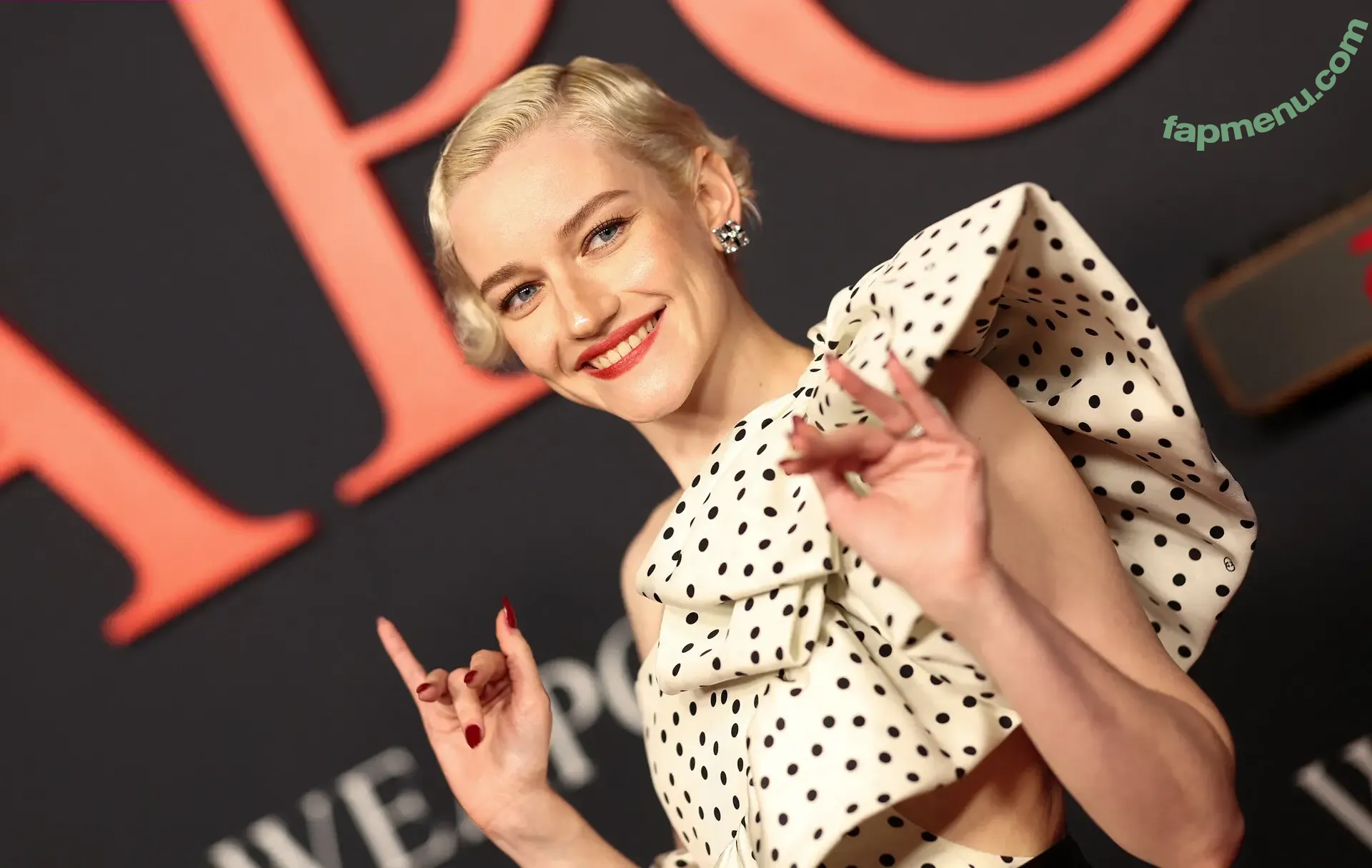 Julia Garner nude photo #0245 (juliagarnerofficial / ztyg_29)