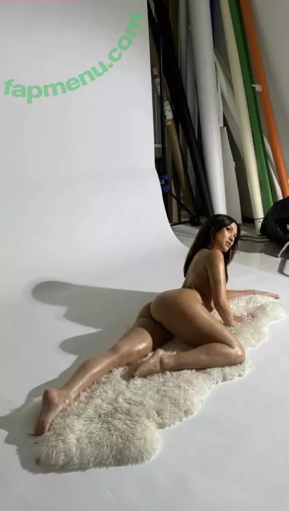 Julia Kelly nude photo #0518 (missjuliakelly / thesophiakelly)