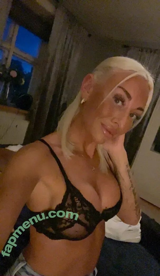 juliaaswe nude photo #0030 (juliaaswe)