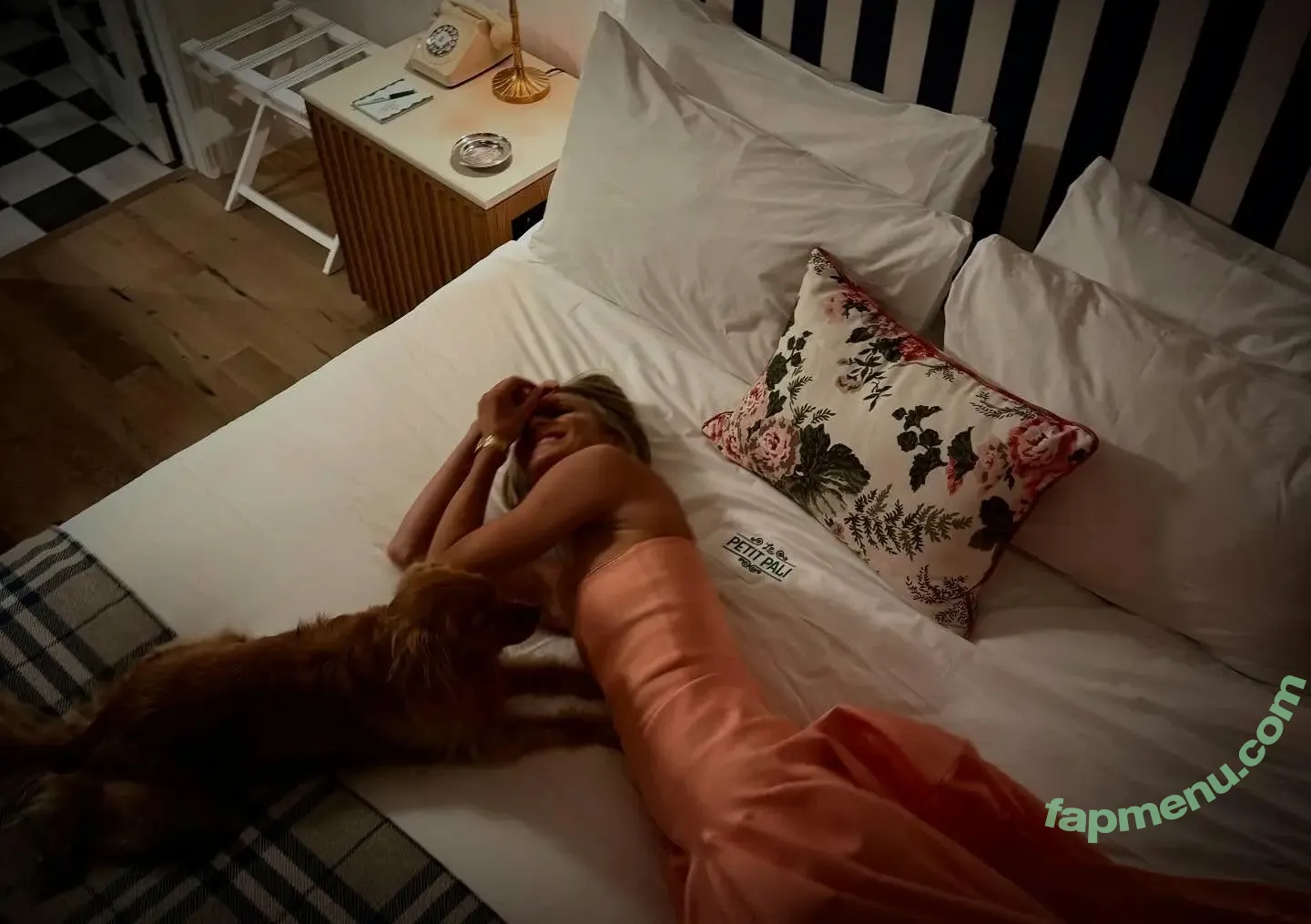Julianne Hough nude photo #1703 (juleshough)
