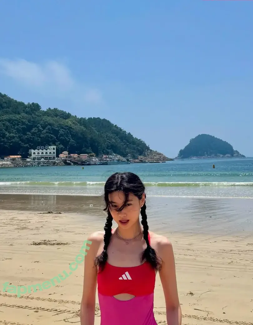 Jung Ho-yeon nude photo #0249 (hoooooyeony / xo_yeri)