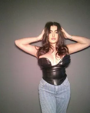 Kalani Hilliker / kalanihilliker nude photo #0393