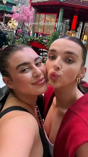 Kalani Hilliker / kalanihilliker nude photo #0401