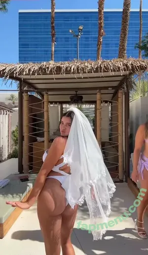 Kalani Hilliker / kalanihilliker nude photo #0686