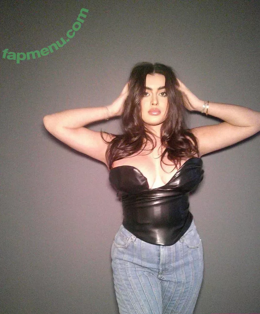 Kalani Hilliker nude photo #0393 (kalanihilliker)