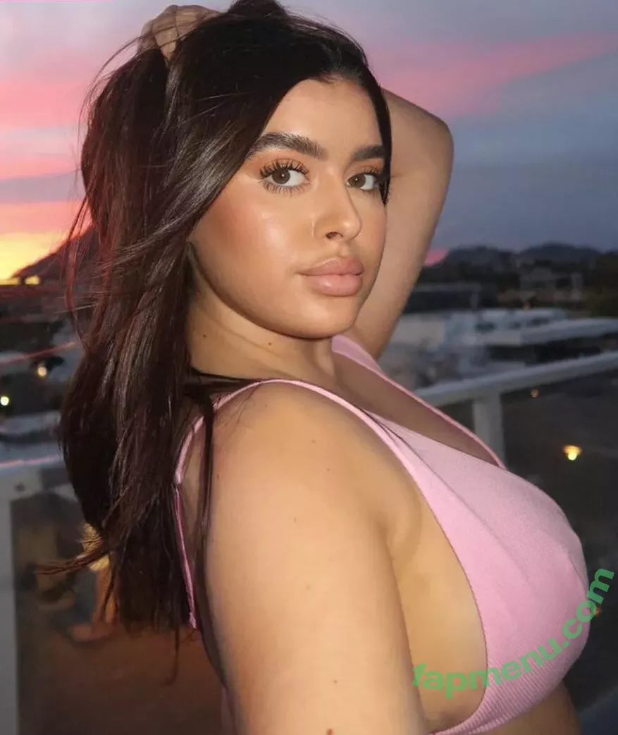 Kalani Hilliker nude photo #0418 (kalanihilliker)