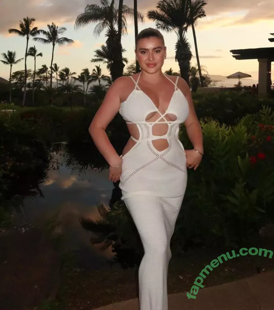 Kalani Hilliker nude photo #0430 (kalanihilliker)