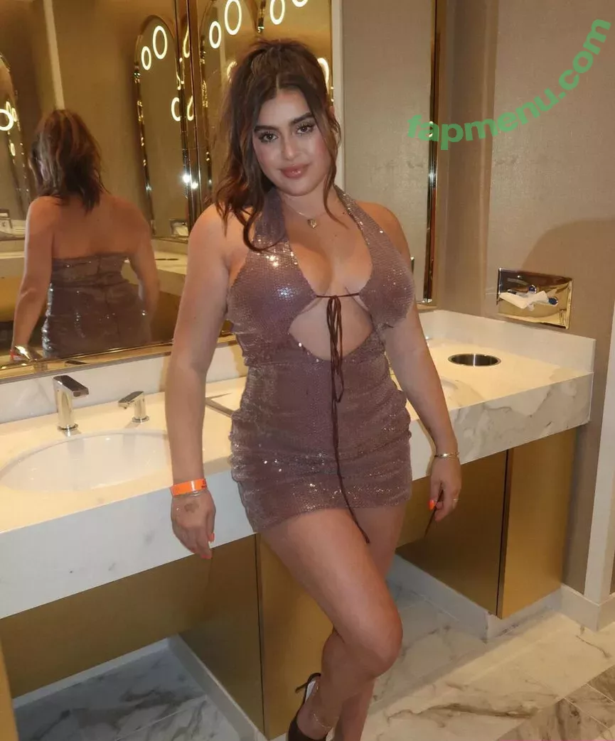 Kalani Hilliker nude photo #0495 (kalanihilliker)