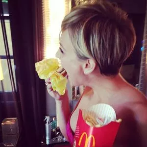 Kaley Cuoco / kaley_cuoco / kaleycuoco nude photo #0632
