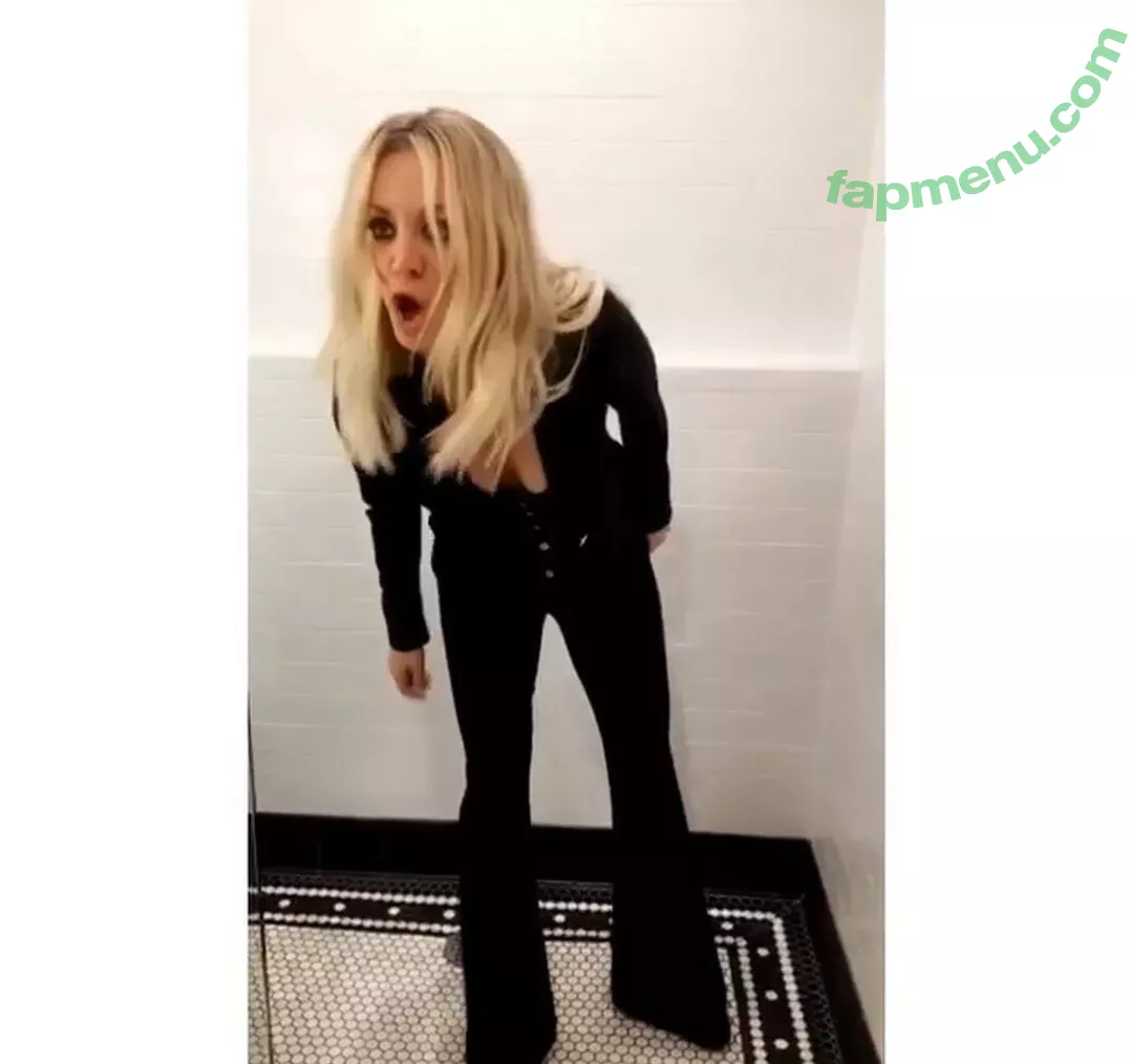 Kaley Cuoco nude photo #0612 (kaley_cuoco / kaleycuoco)