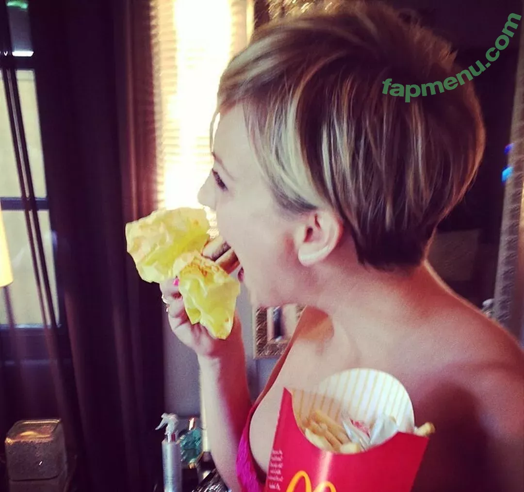 Kaley Cuoco nude photo #0632 (kaley_cuoco / kaleycuoco)