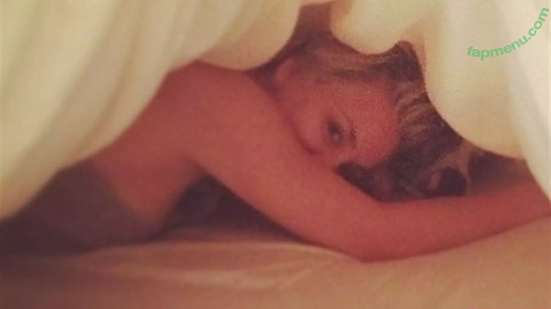 Kaley Cuoco nude photo #0761 (kaley_cuoco / kaleycuoco)