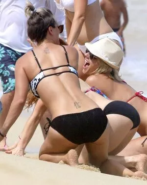 Kaley Cuoco / kaleycuoco nude photo #1096