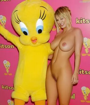 Kaley Cuoco / kaleycuoco nude photo #1163