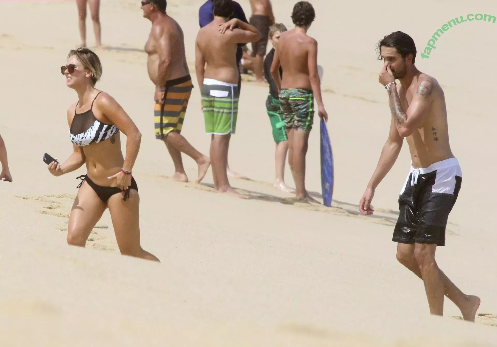 Kaley Cuoco nude photo #1114 (kaleycuoco)