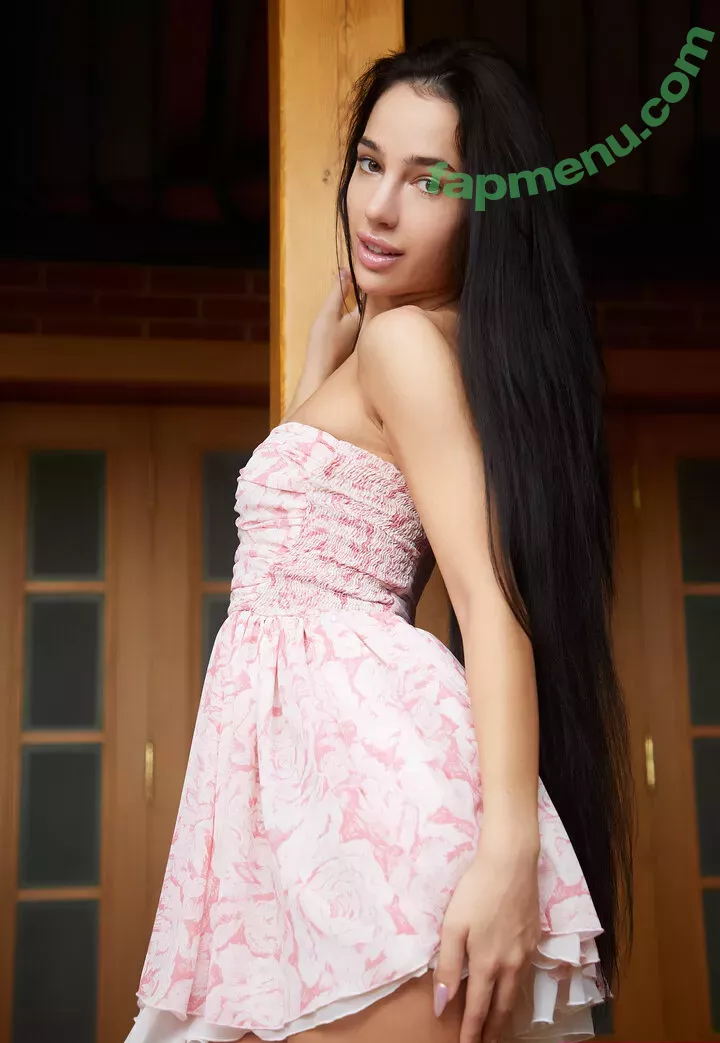 Kama Oxi nude photo #0498 (c_a_m_i_l_l_a____)