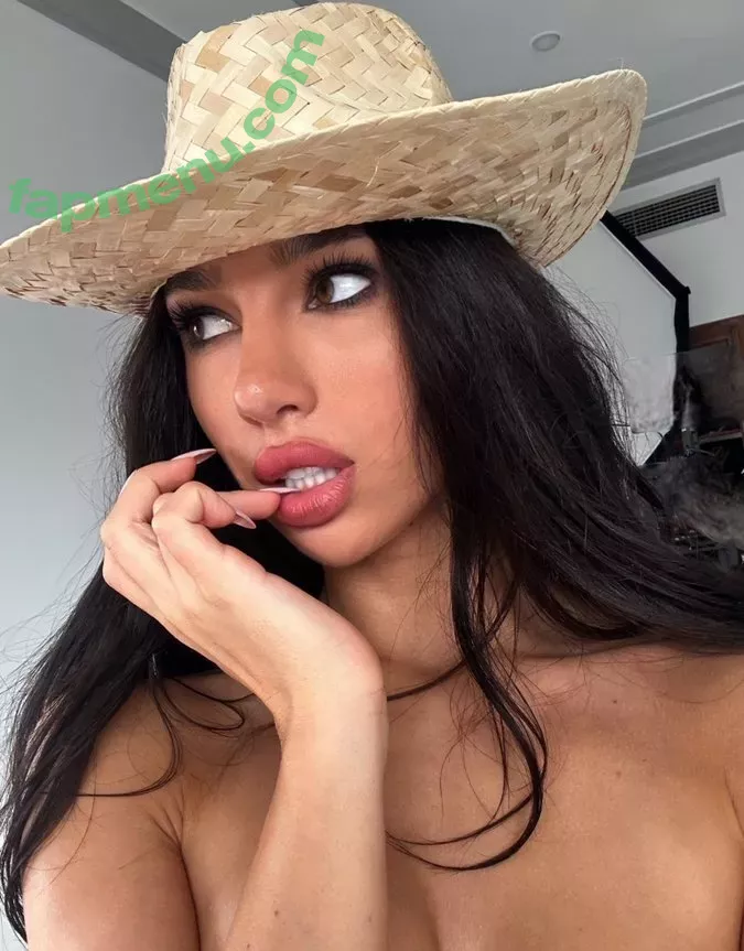 Kama Oxi nude photo #0523 (c_a_m_i_l_l_a____)