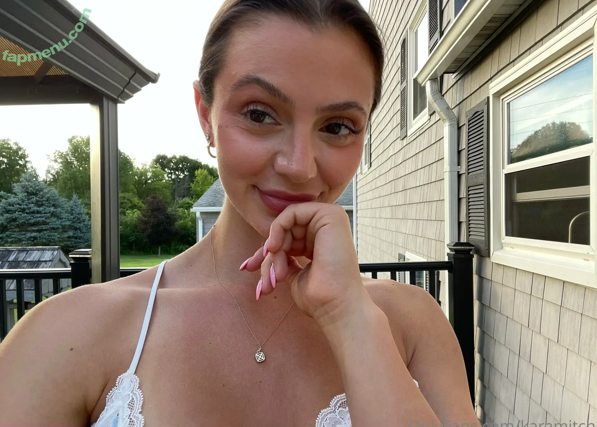 karamitch nude photo #0007 (jakarabellaa)