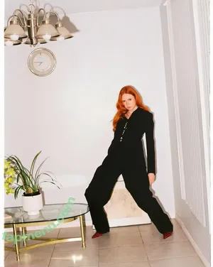 Karen Gillan / karengillan nude photo #0783