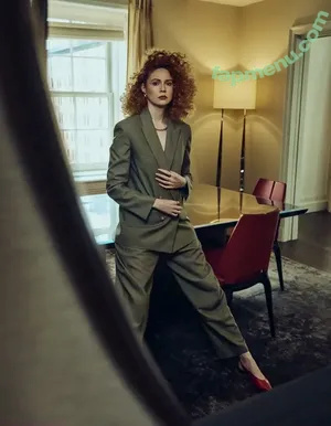 Karen Gillan / karengillan nude photo #0799