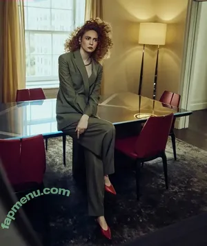 Karen Gillan / karengillan nude photo #0807