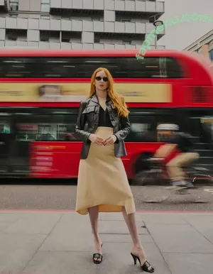 Karen Gillan / karengillan nude photo #0826