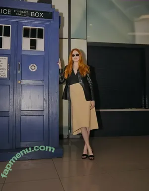 Karen Gillan / karengillan nude photo #0828