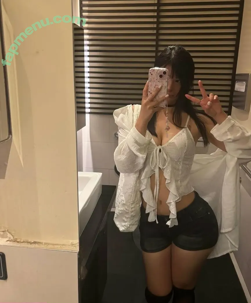 Karenxtran nude photo #0203 (Strawberry.bunni / seunnngmiii)