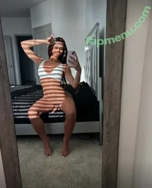 Karlanyrobie nude photo #0003