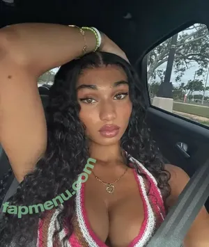 Karlanyrobie nude photo #0004
