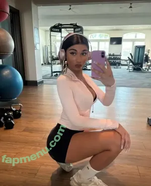 Karlanyrobie nude photo #0005