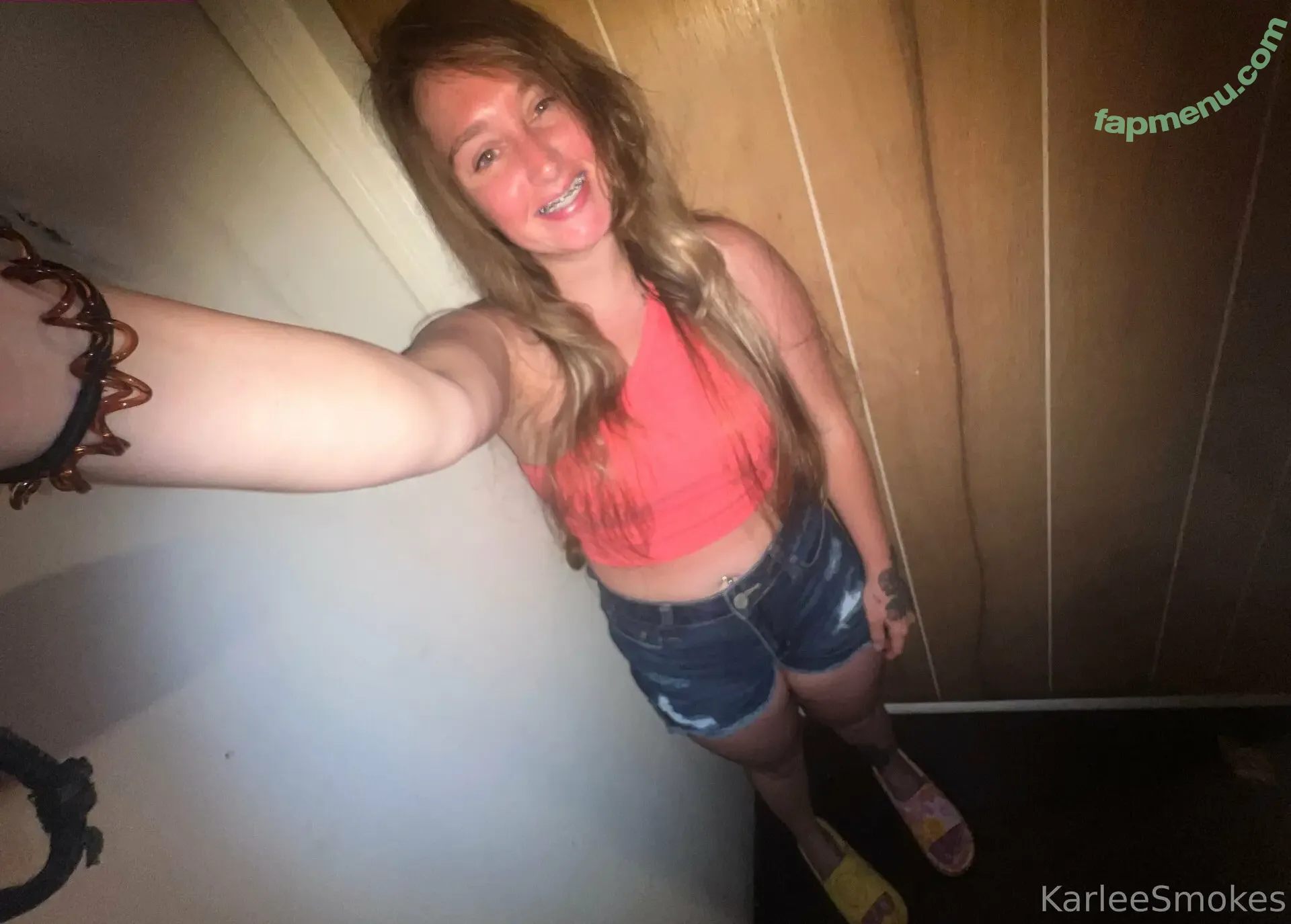 karleesmokestease nude photo #0002 (karleesmokestease)