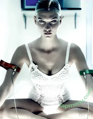 Karlie Kloss / karliekloss nude photo #0589