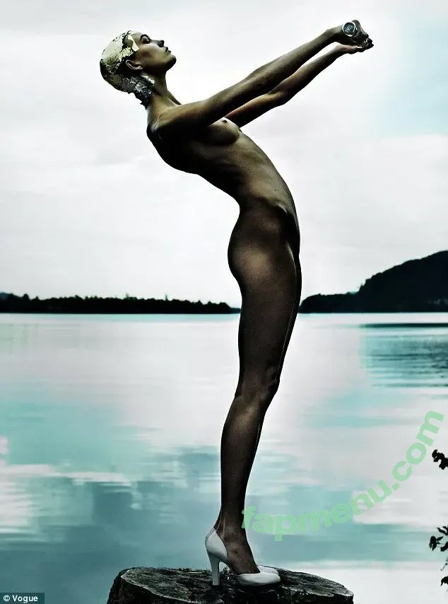 Karlie Kloss nude photo #0567 (karliekloss)