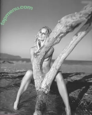 Karolína Kurková / karolinakurkova nude photo #0052