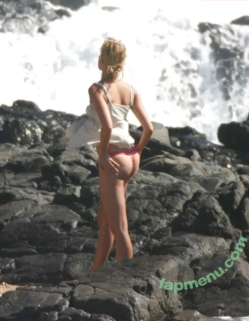 Karolína Kurková nude photo #0066 (karolinakurkova)