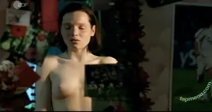 Karoline Herfurth / karolineherfurth nude photo #0077