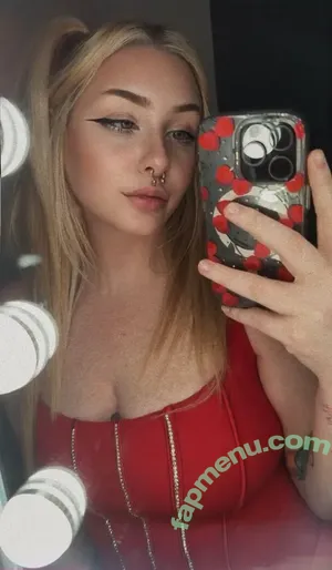 Kassmeinthepits / Kassssi95 nude photo #0006