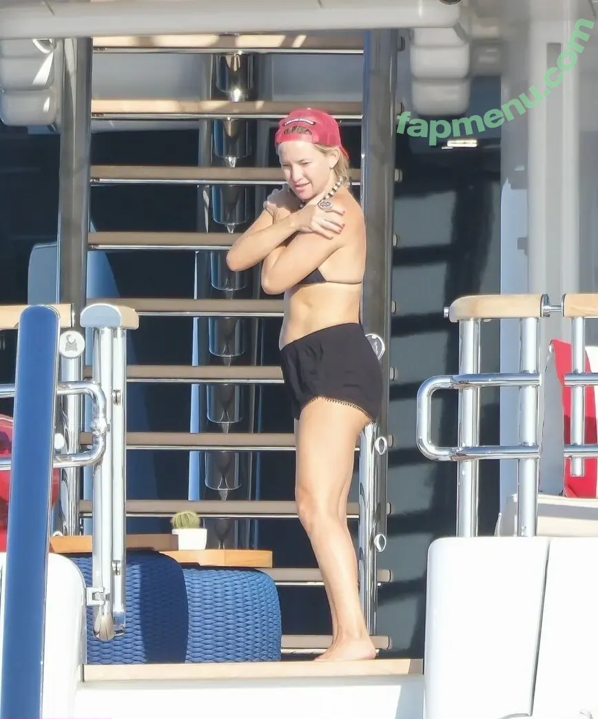 Kate Hudson nude photo #1269 (katehudson)