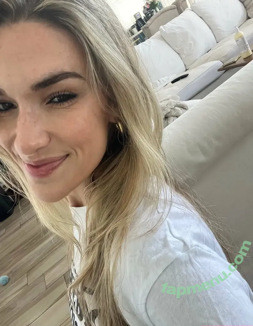 kaylasimmons nude photo #0011 (kaylasimmmons)