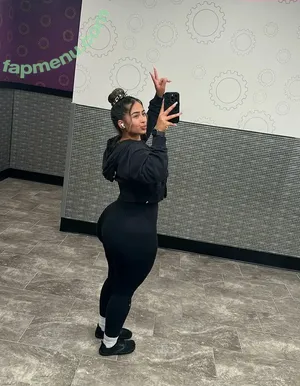 Keepingupwithqueenx3_ nude photo #0002