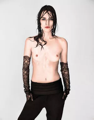 Keira Knightley / keira_knight / keiracknightleys / keiraksource nude photo #0010