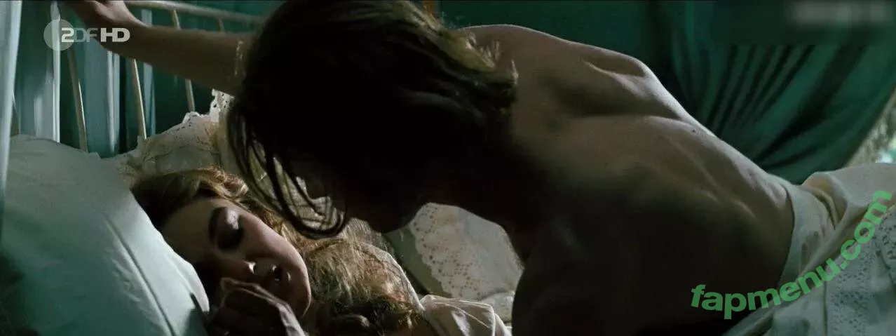 Keira Knightley nude photo #0436 (keira_knight / keiracknightleys / keiraksource)