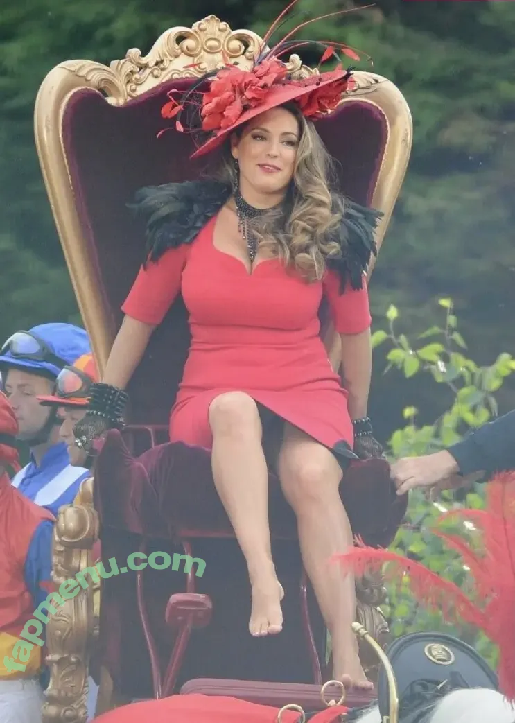Kelly Brook nude photo #1585 (IAMKELLYBROOK / iamkb)