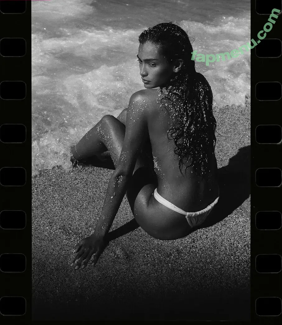 Kelly Gale nude photo #1193 (kellybellyboom / kellygale)
